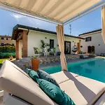 Villa In Near Lecciona