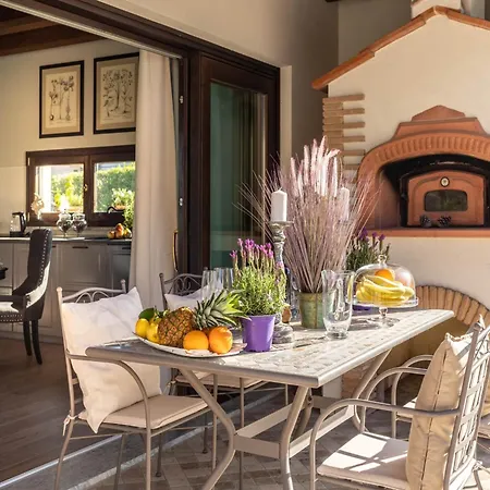 Villa In Near Lecciona Viareggio